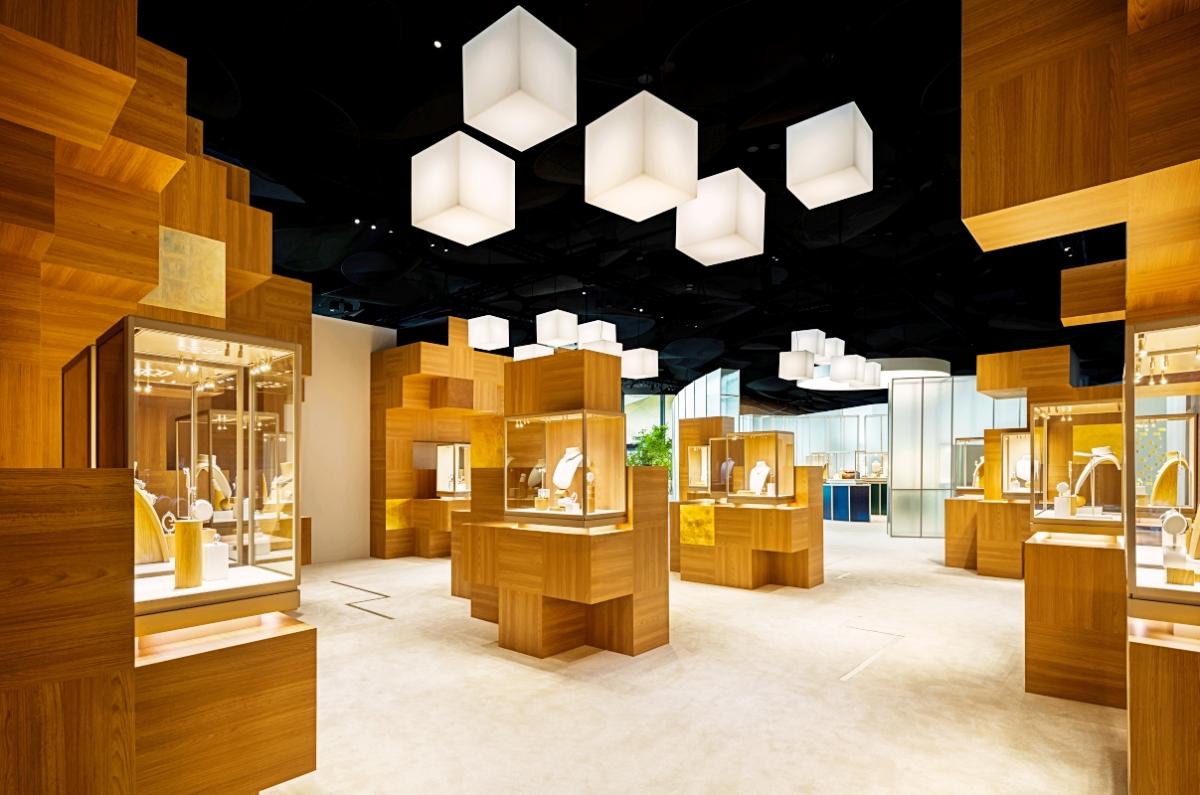 卡地亞「EN ÉQUILIBRE」系列頂級珠寶展，光影構型展區。（圖片提供：Cartier）