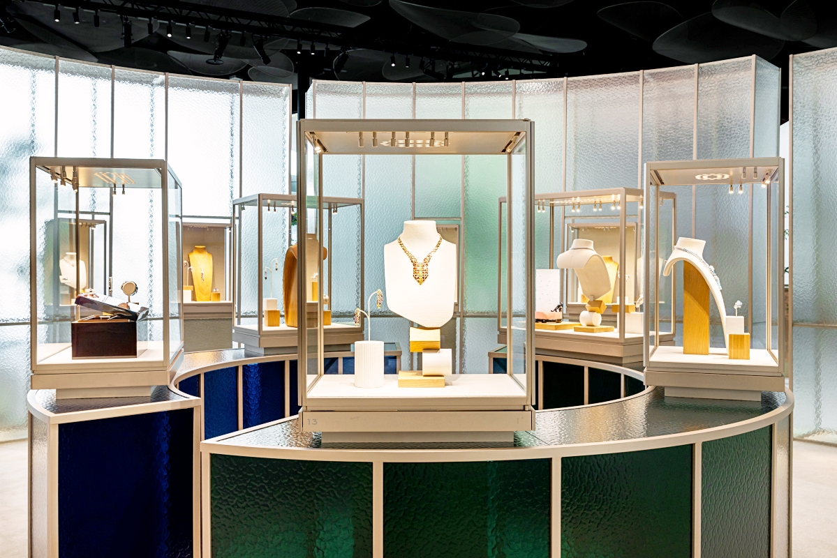 卡地亞「EN ÉQUILIBRE」系列頂級珠寶展，色彩交融展區。（圖片提供：Cartier）