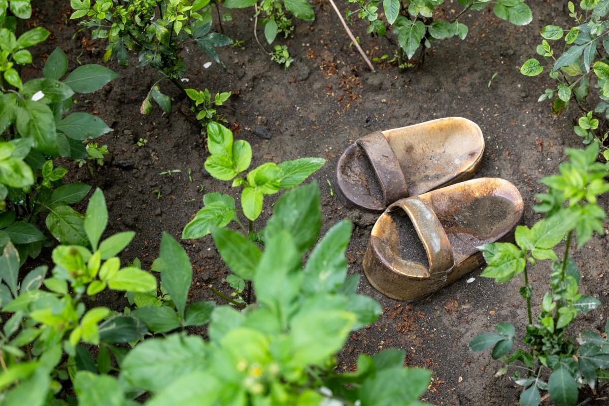 《2025台北雙年展：地平線上的低吟》，麗娜．拉蓓利代，《斜坡研究》（又名《沉默者》），2026。（攝影：呂國瑋、圖片提供：臺北市立美術館）