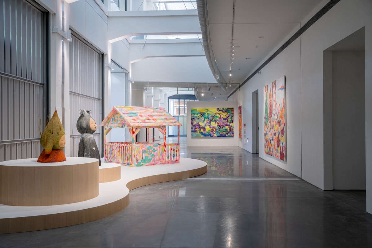 屏美館開幕首展《當繁華盛開》展場一隅（圖片提供：蔚龍藝術）