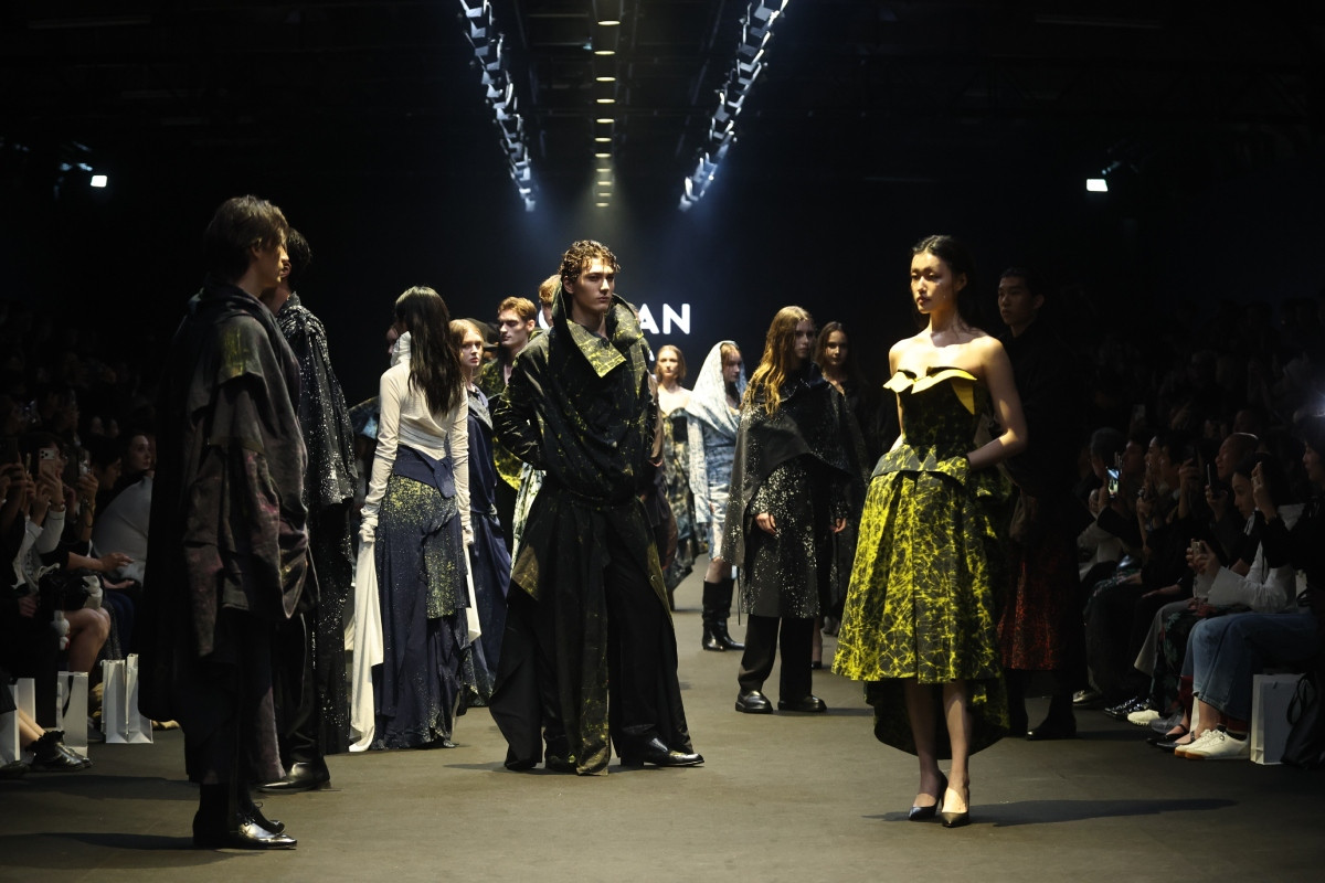 作為臺北時裝週AW26開秀品牌，設計師簡君嫄領軍C JEAN最早於3月26日完成新作展演。（圖片提供：文化部）