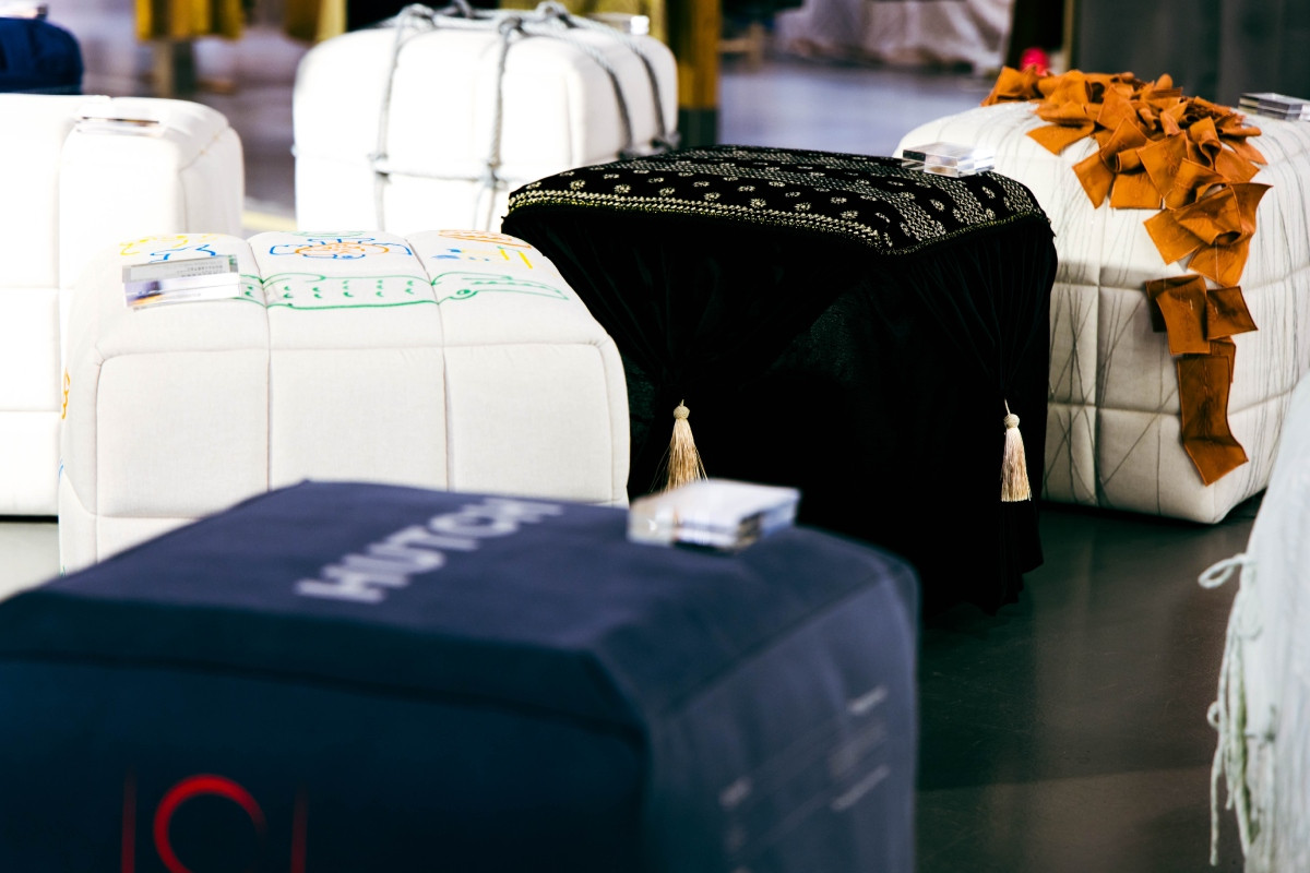 參展單位以「眠豆腐」椅凳為載體創作趣味性時尚裝置，各自彰顯品牌特色。（圖片提供：文化部）