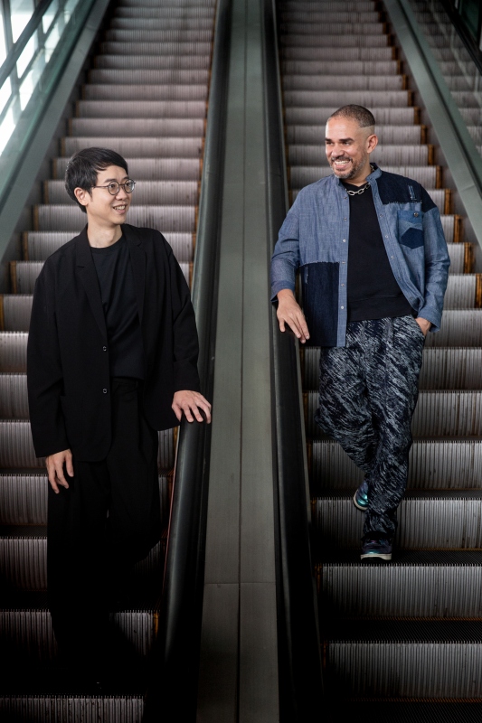 2026年威尼斯雙年展台灣館代表藝術家李亦凡與策展人哈法艾爾・馮希卡。（圖片提供：北美館2026威尼斯雙年展台灣館）