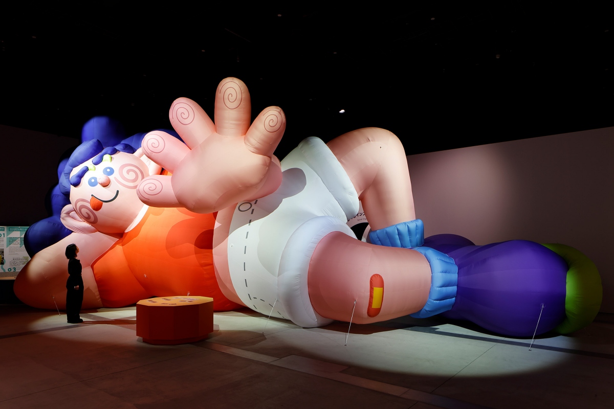 「ぐるぐる展—進化しつづける人類の物語」展示作品《大きなUZU》（圖片來源：JR東日本文化創造財団）