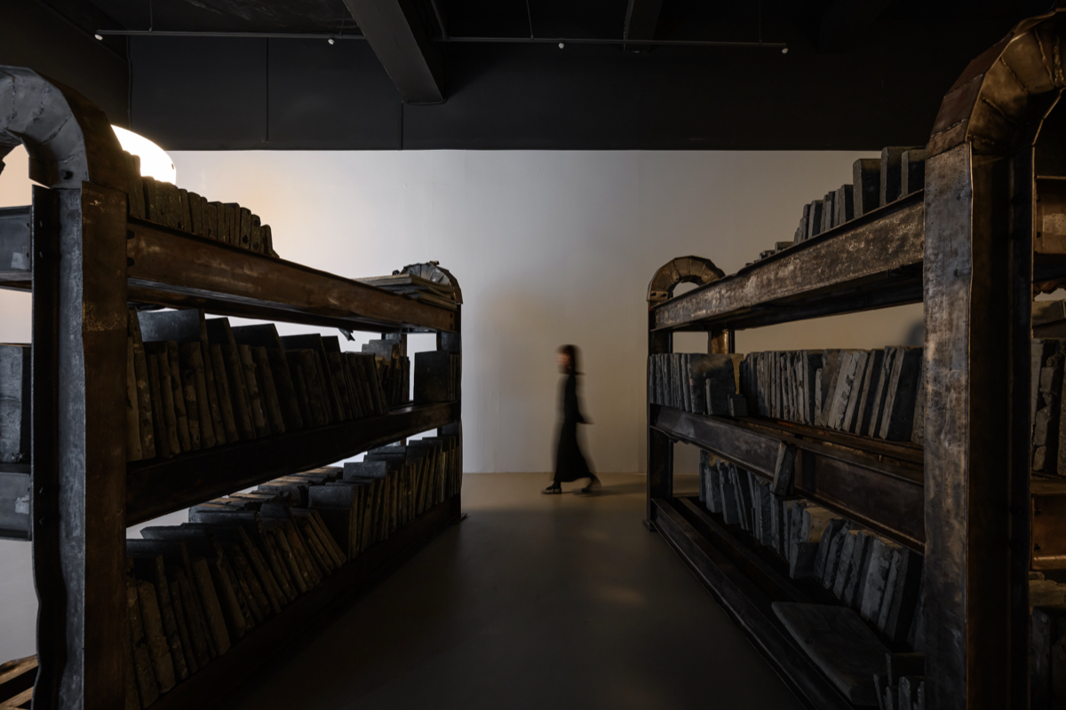 邱承宏個展《柔韌之餘》TKG+展出中！以花蓮大地震斷垣殘壁重構生活場景