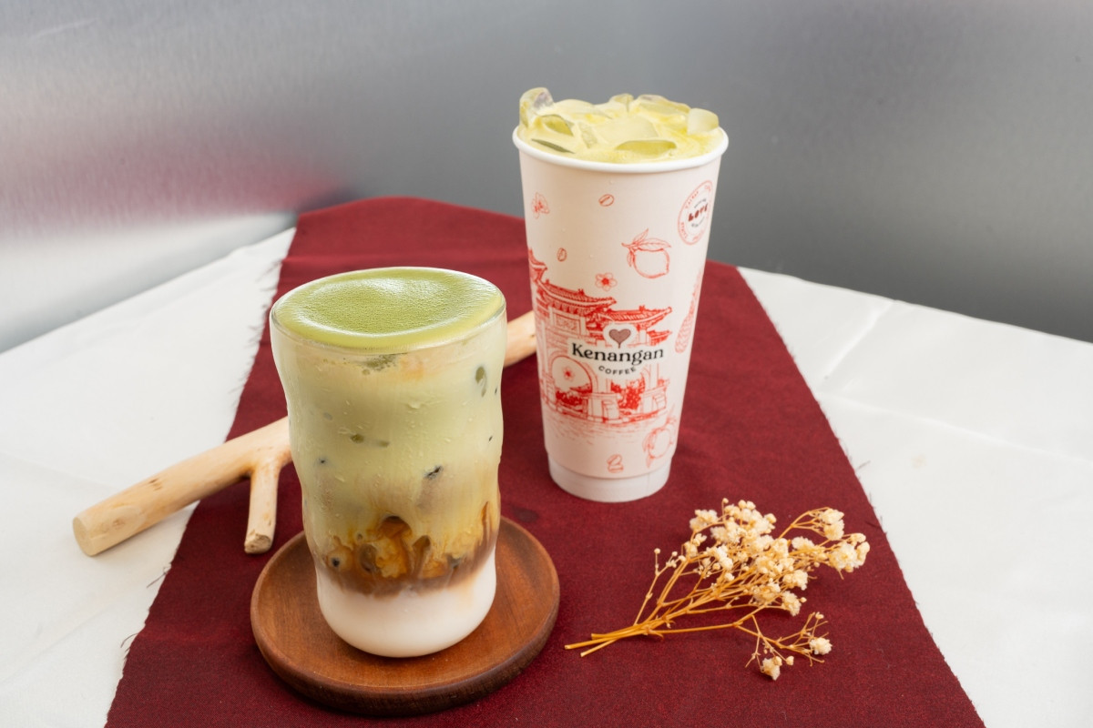 開心果瑪奇朵，參考價格 NT$139(L) / NT$159(XL)。（圖片提供：凱娜克咖啡）