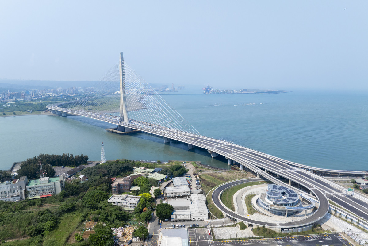 淡江大橋「夜半舞者」建築設計解析！Zaha Hadid事務所親解鋼箱樑纖薄橋面等亮點