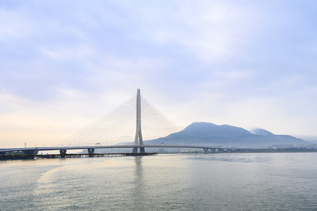 淡江大橋「夜半舞者」建築設計解析！Zaha Hadid事務所親解鋼箱樑纖薄橋面等亮點