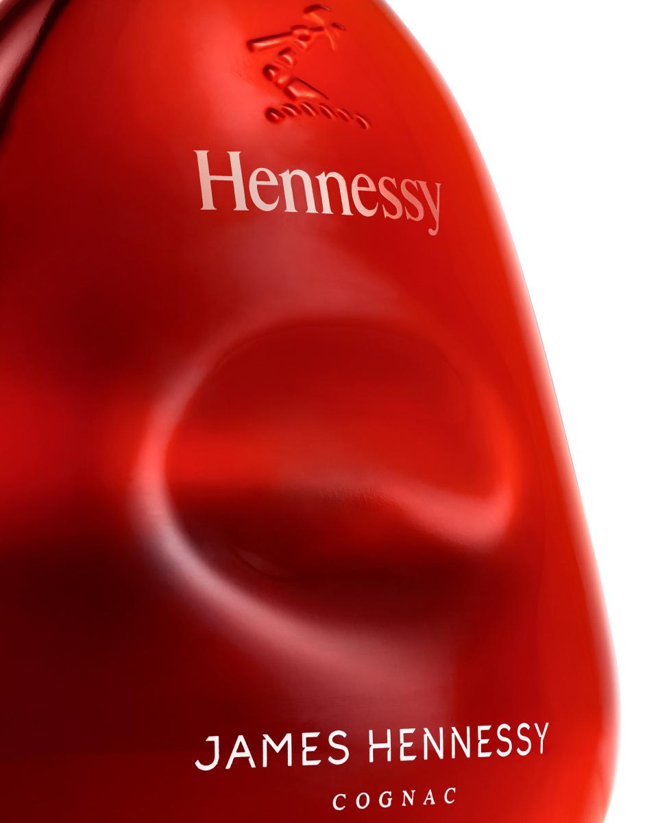 軒尼詩詹姆士干邑白蘭地曲線流暢的瓶身。（圖片提供：軒尼詩）