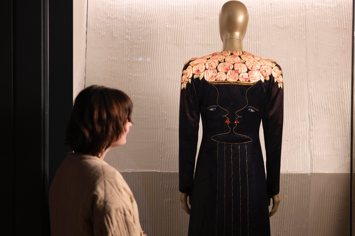 《Schiaparelli Fashion Becomes Art》第二主題展區 （圖片來源：V&A）