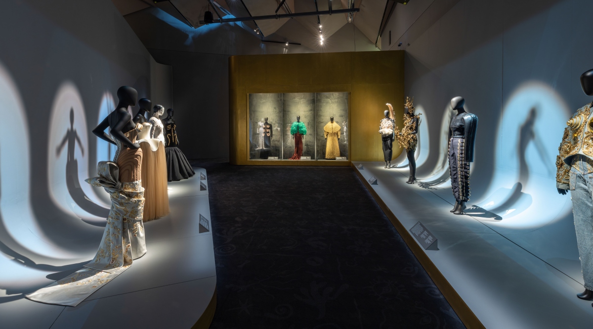 《Schiaparelli Fashion Becomes Art》第四主題展區 （圖片來源：V&A）