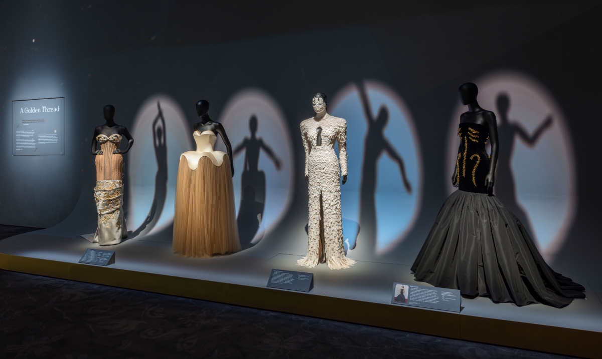 《Schiaparelli Fashion Becomes Art》第四主題展區 （圖片來源：V&A）