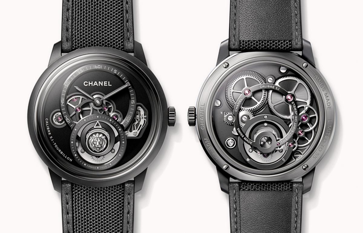 MONSIEUR 獅子陀飛輪黑色腕錶。（圖片提供：CHANEL）