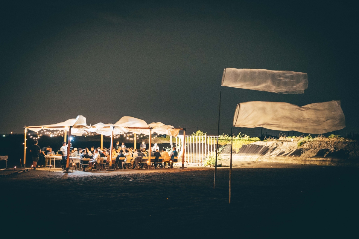 夕陽西下的「晚宴場」，在暮色中領略漢寶濕地的壯闊與寧靜。（圖片提供：風灣的船）