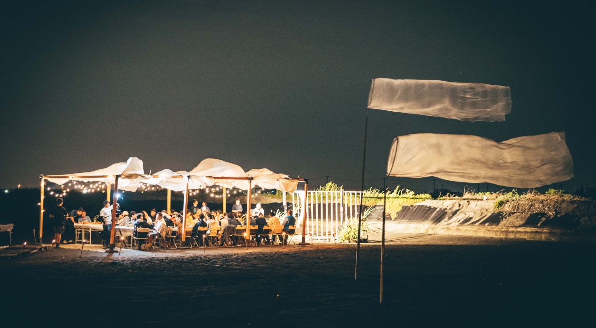 在彰化魚塭品嚐風土料理！芳苑「風灣的船」餐桌計畫5月再登場，聯手農漁牧職人與設計品牌打造感官饗宴