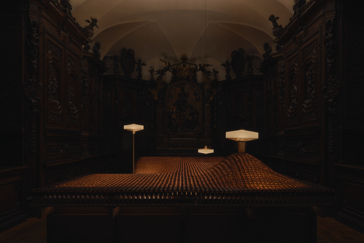 【2026米蘭設計週】Aesop推出Aposē設計桌燈！匠人手工打造黃銅、玻璃拼接美作