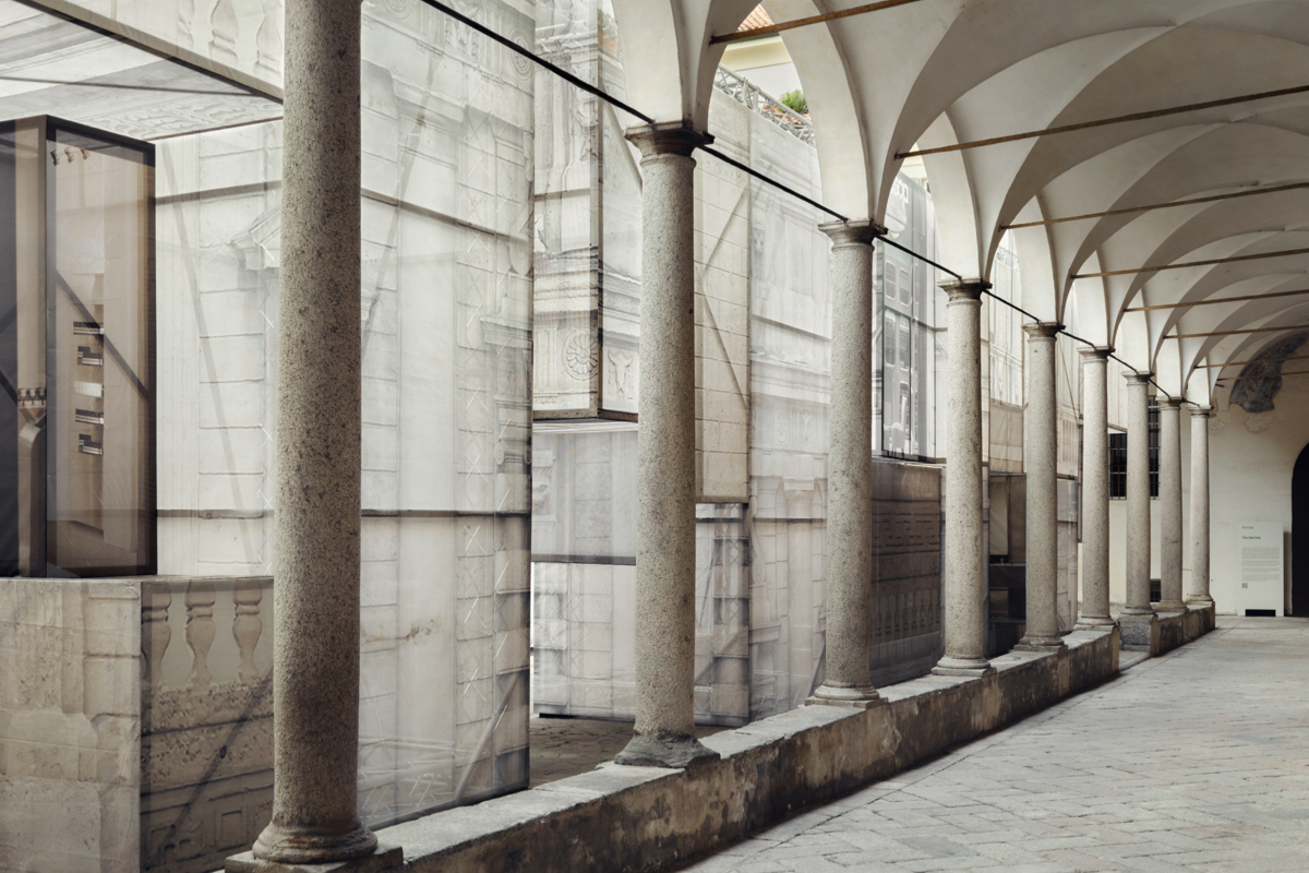 【2026米蘭設計週】Aesop推出Aposē設計桌燈！匠人手工打造黃銅、玻璃拼接美作