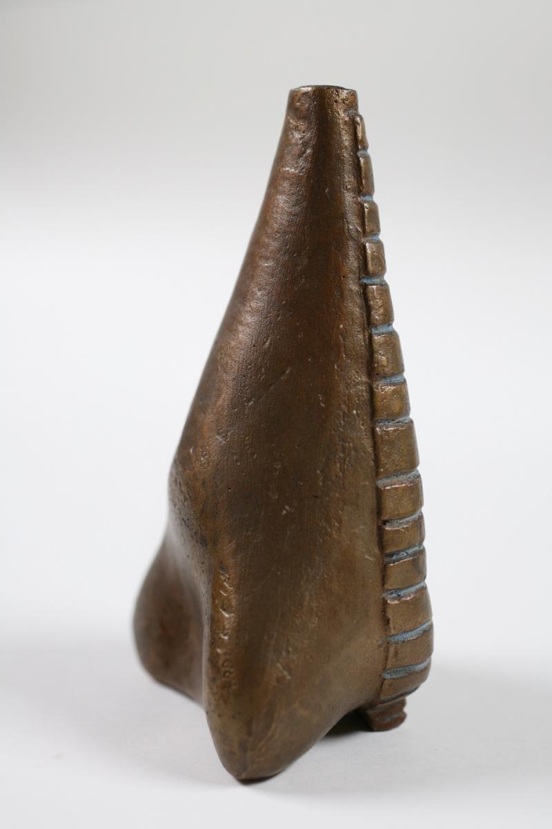 梅雷特．奧本海姆，《史前維納斯》，1933／1978，青銅，版次：10／100，10 × 6 × 4 公分。© VG Bild-Kunst, Bonn 2026, Courtesy Galerie Krinzinger.