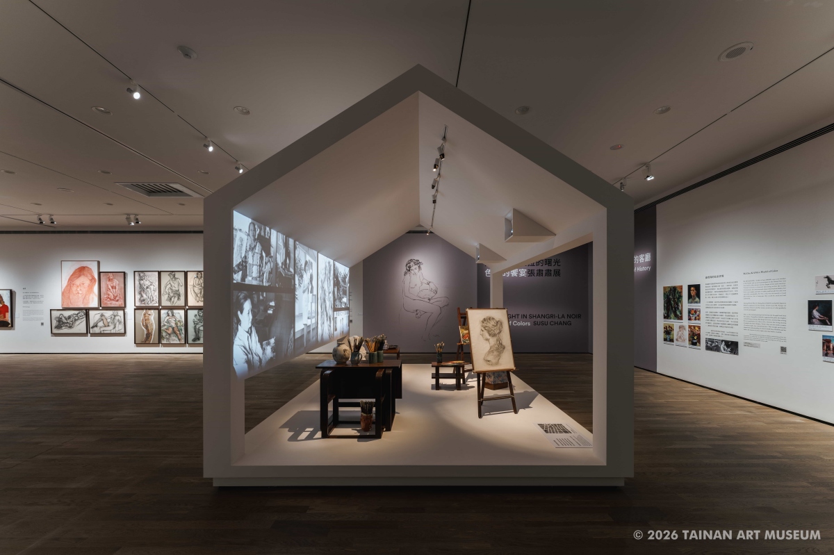 「黑色香格里拉的曙光——色彩的饗宴：張肅肅展」展間一隅（圖片提供：南美館）