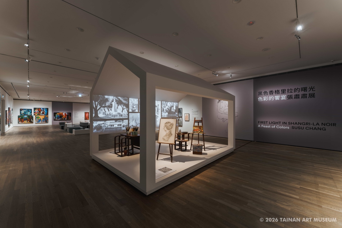「黑色香格里拉的曙光——色彩的饗宴：張肅肅展」展間一隅（圖片提供：南美館）