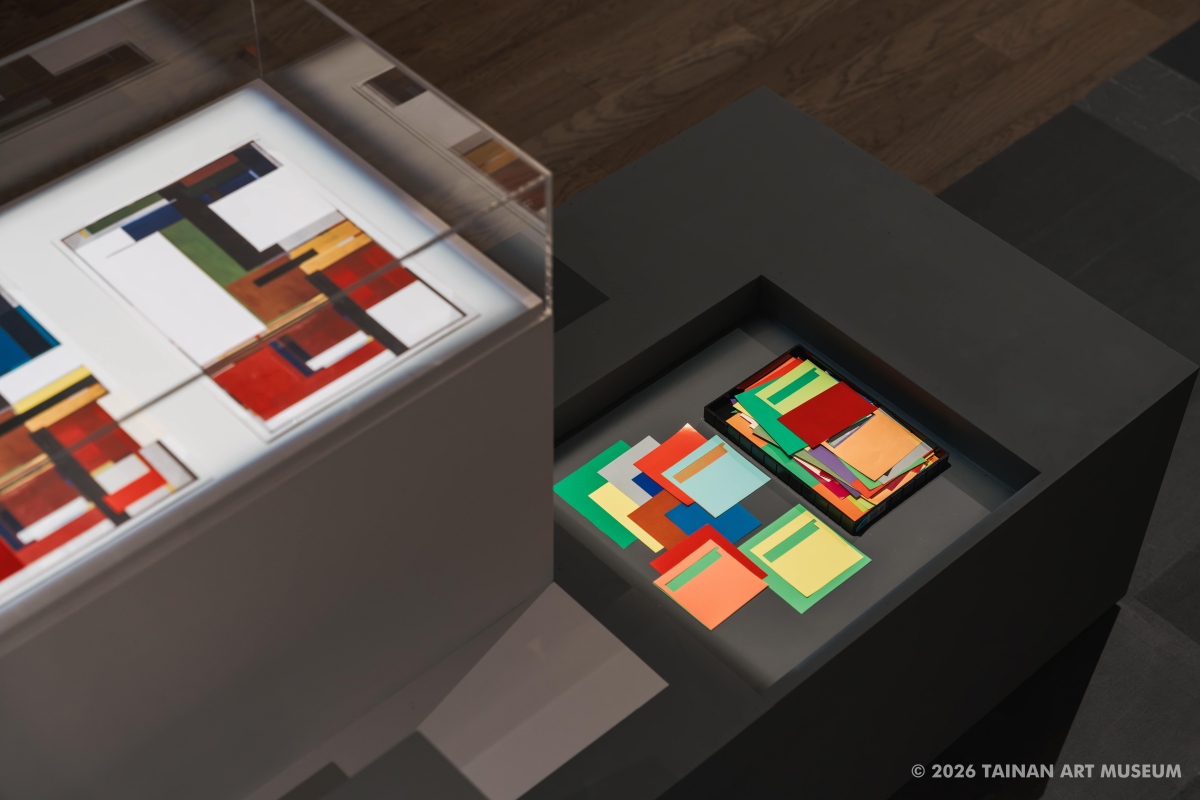 「黑色香格里拉的曙光——色彩的饗宴：張肅肅展」展間一隅（圖片提供：南美館）