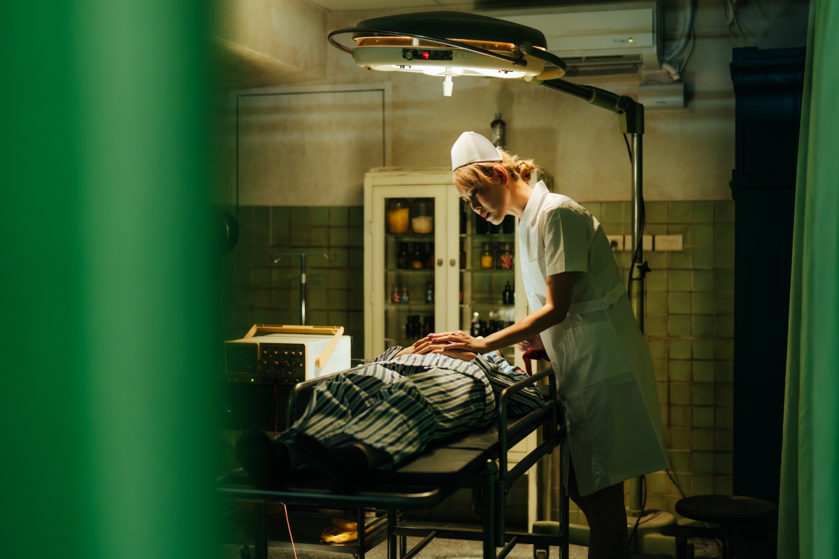 步入1970年代的神祕療養院，展開燈塔療程。（圖片提供：Stupid Particle 笨蛋工作室）