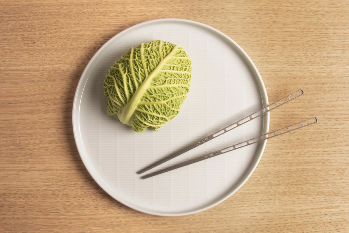 【2026米蘭設計週】11款腦洞大開的「筷子設計」！這雙義大利麵筷用完還能吃