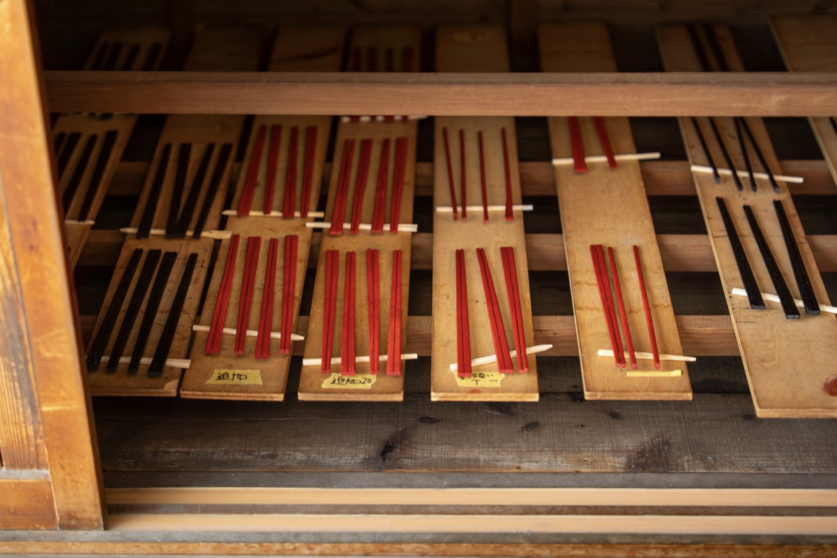 【2026米蘭設計週】11款腦洞大開的「筷子設計」！這雙義大利麵筷用完還能吃