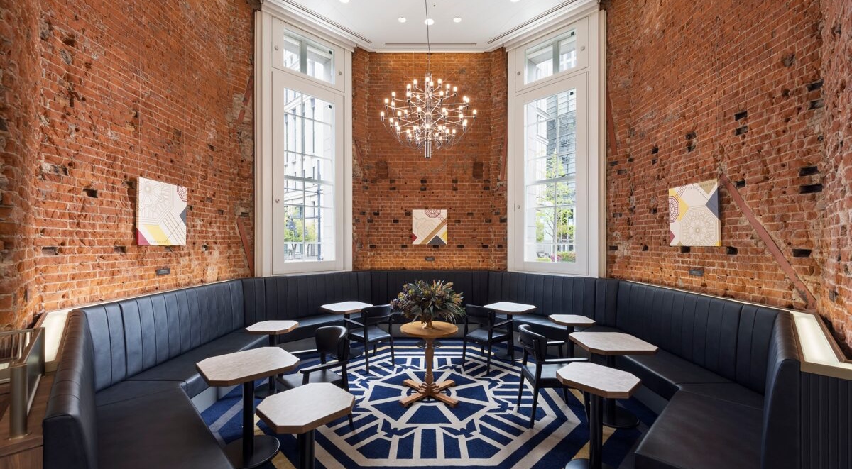 東京車站全新咖啡廳「TOKYO STATION CAFE」！丸之內百年紅磚建築，化身品味美食、時間、文化空間