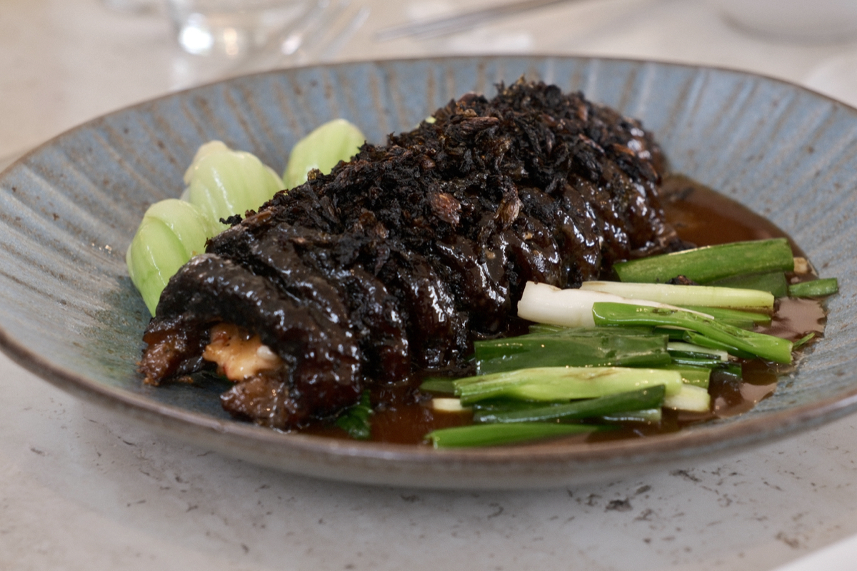 台中南屯「炆WÉN」當代客家餐廳！融粵菜技法精緻演繹客家菜，薑絲小卷、梅菜海參等4道必點