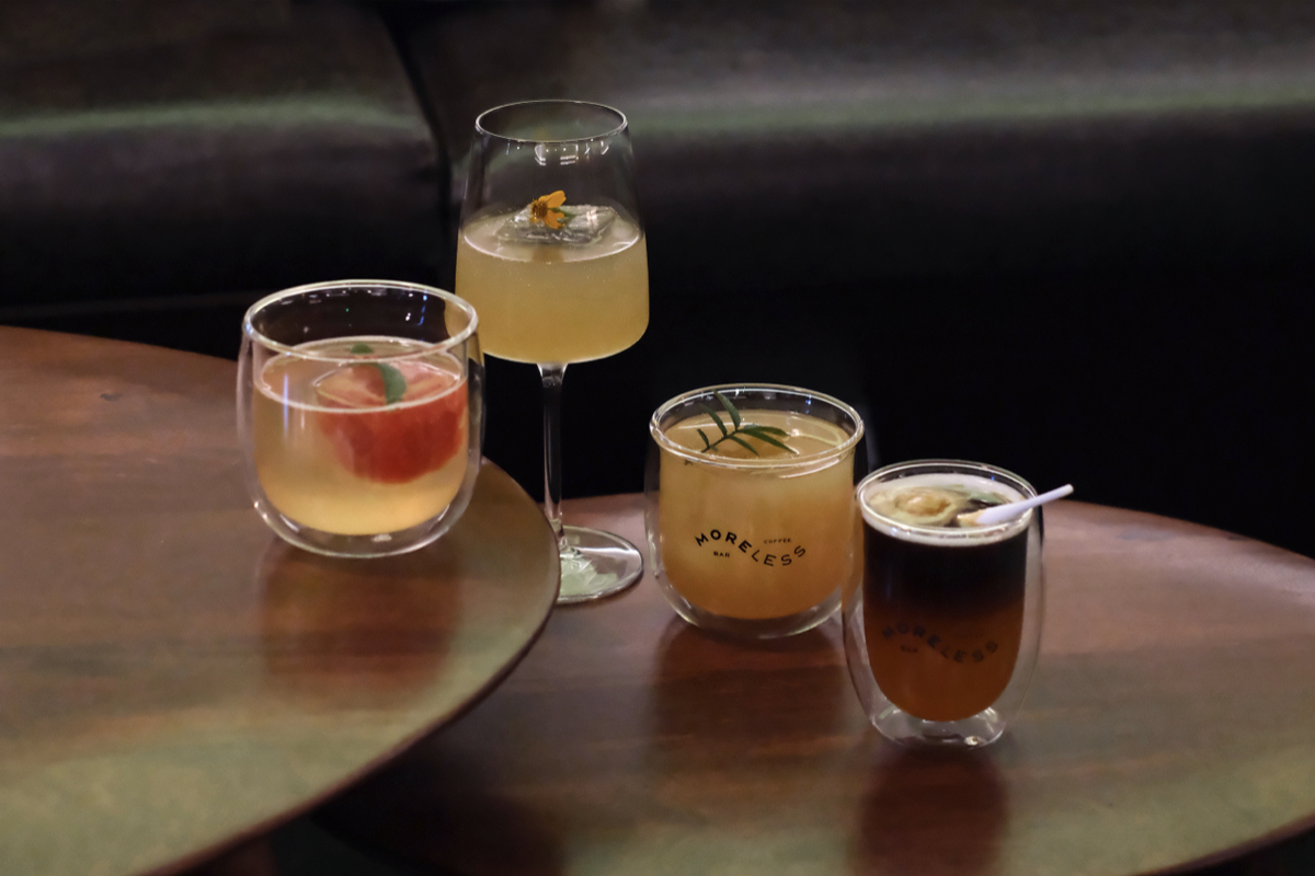 台北國父紀念館「More/Less」咖啡酒吧！白天工作、夜晚品酒用餐的好去處
