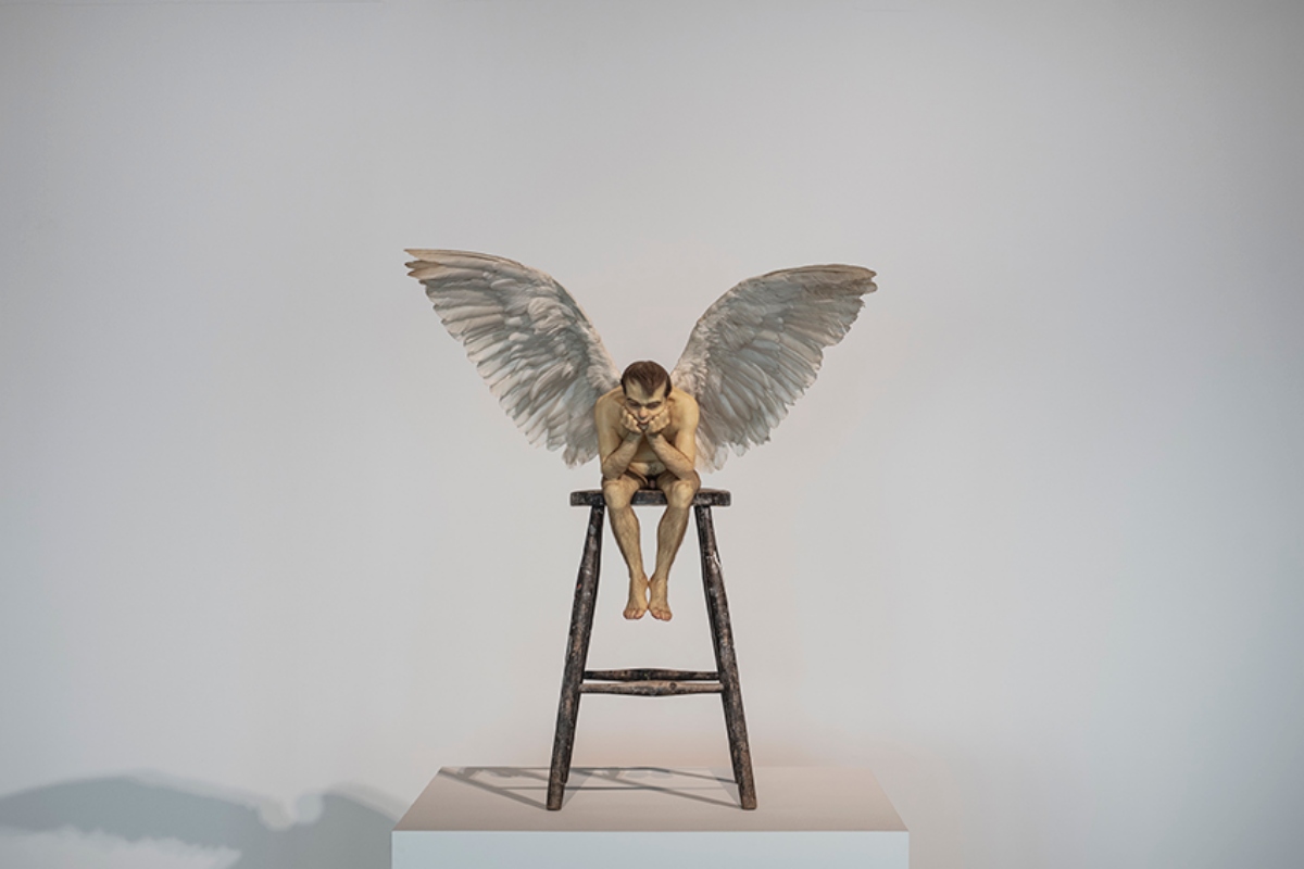 Ron Mueck《Angel》（1997）Private collection；Installation view: Ron Mueck, Mori Art Museum, Tokyo, 2026；Photo: Hasegawa Kenta ；Photo courtesy: Mori Art Museum, Tokyo