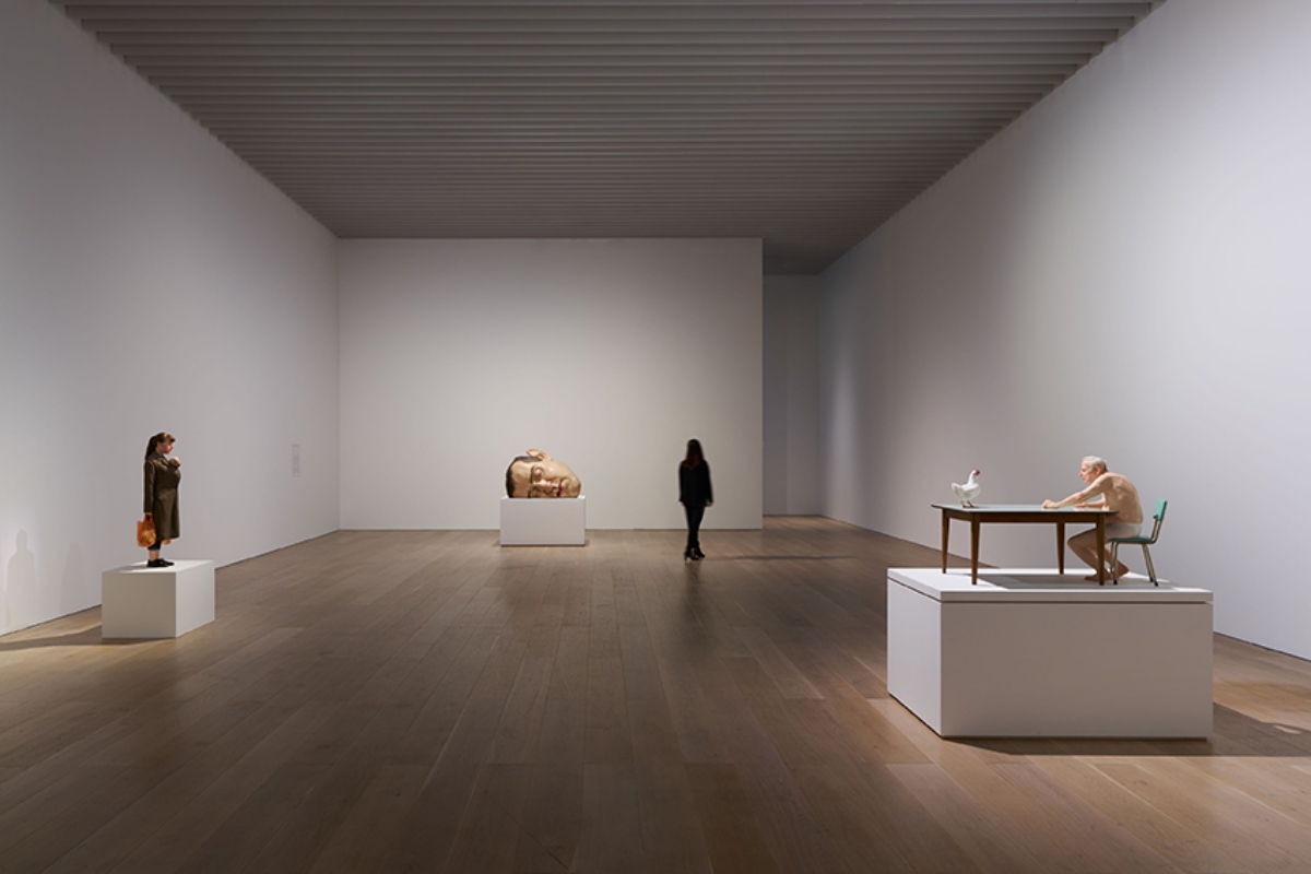 Installation view: Ron Mueck, Mori Art Museum, Tokyo, 2026；Photo: Masaya Yoshimura；Photo courtesy: Fondation Cartier pour l’art contemporain