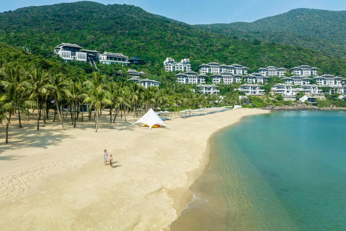 長達700公尺的沙灘與海相接。（圖片提供：InterContinental Danang Sun Peninsula Resort）