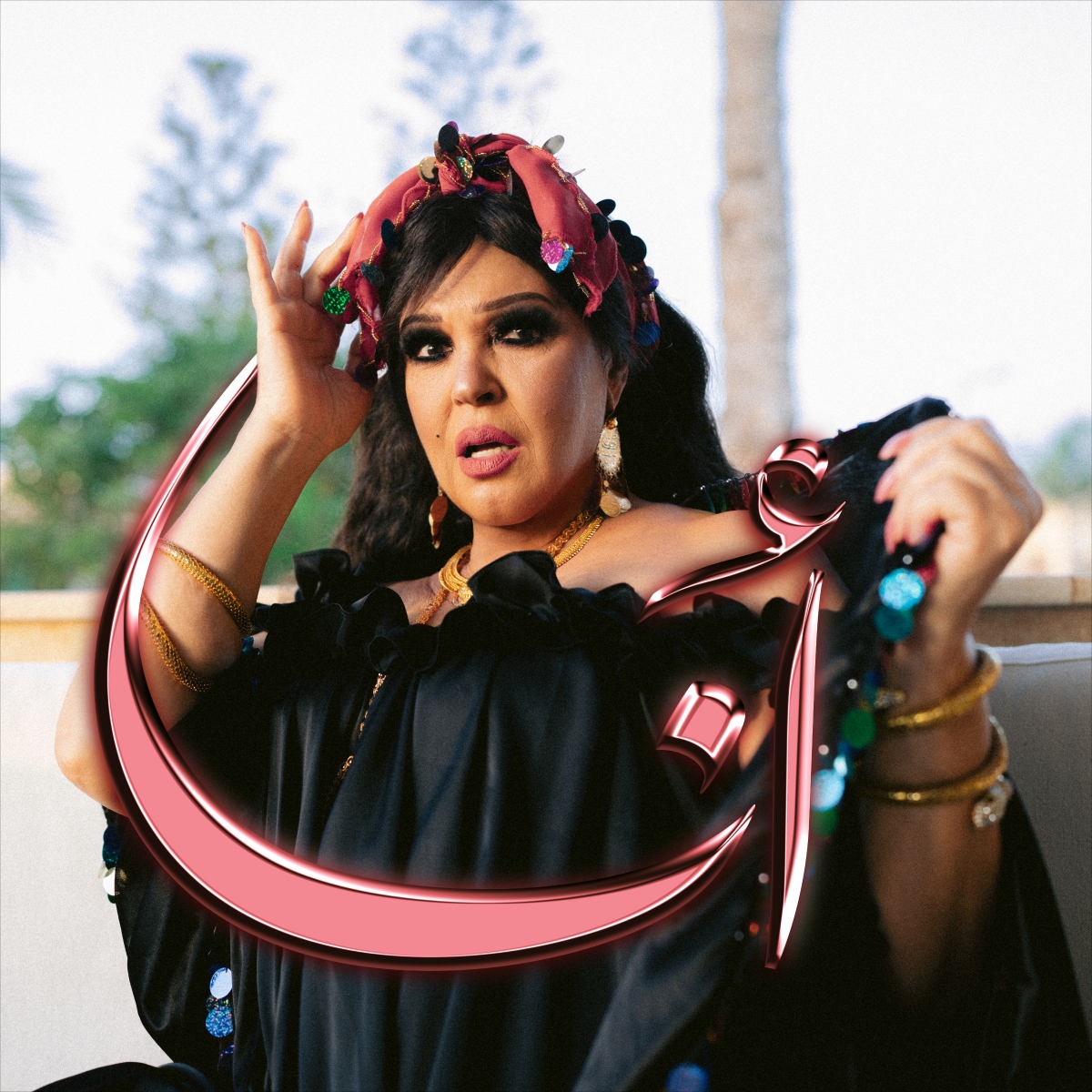 Wegz〈Ana〉單曲封面由Nada Sultan與Noor Alazzawi合作，不斷嘗試「Ana」3個阿拉伯文字母的視覺可能性，讓字體以戲劇化的方式環繞Fifi Abdou。（圖片提供：Nada Sultan）