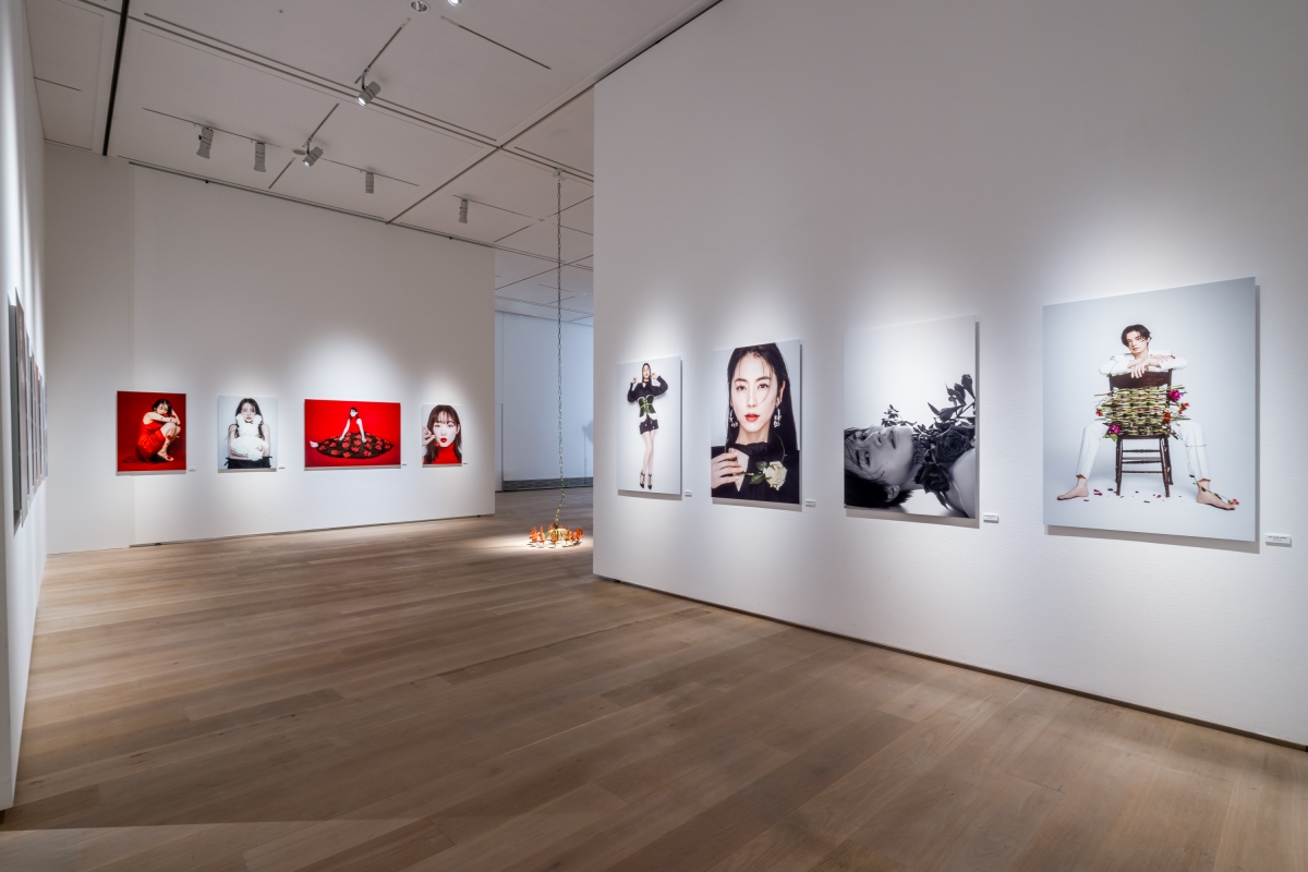 「KIM YEONG JUN × YOSHIDA YUNI PHOTO EXHIBITION “Face to face”」日本展場一隅（圖片來源：Azabudai Hills Gallery X@ah__gallery）