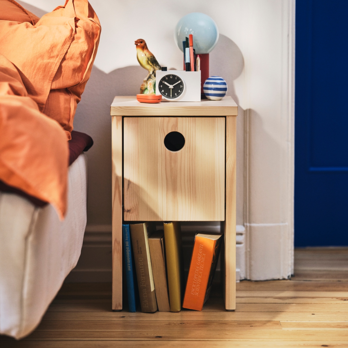 IKEA PS 2026 床邊桌／2,499元（圖片提供：IKEA） 