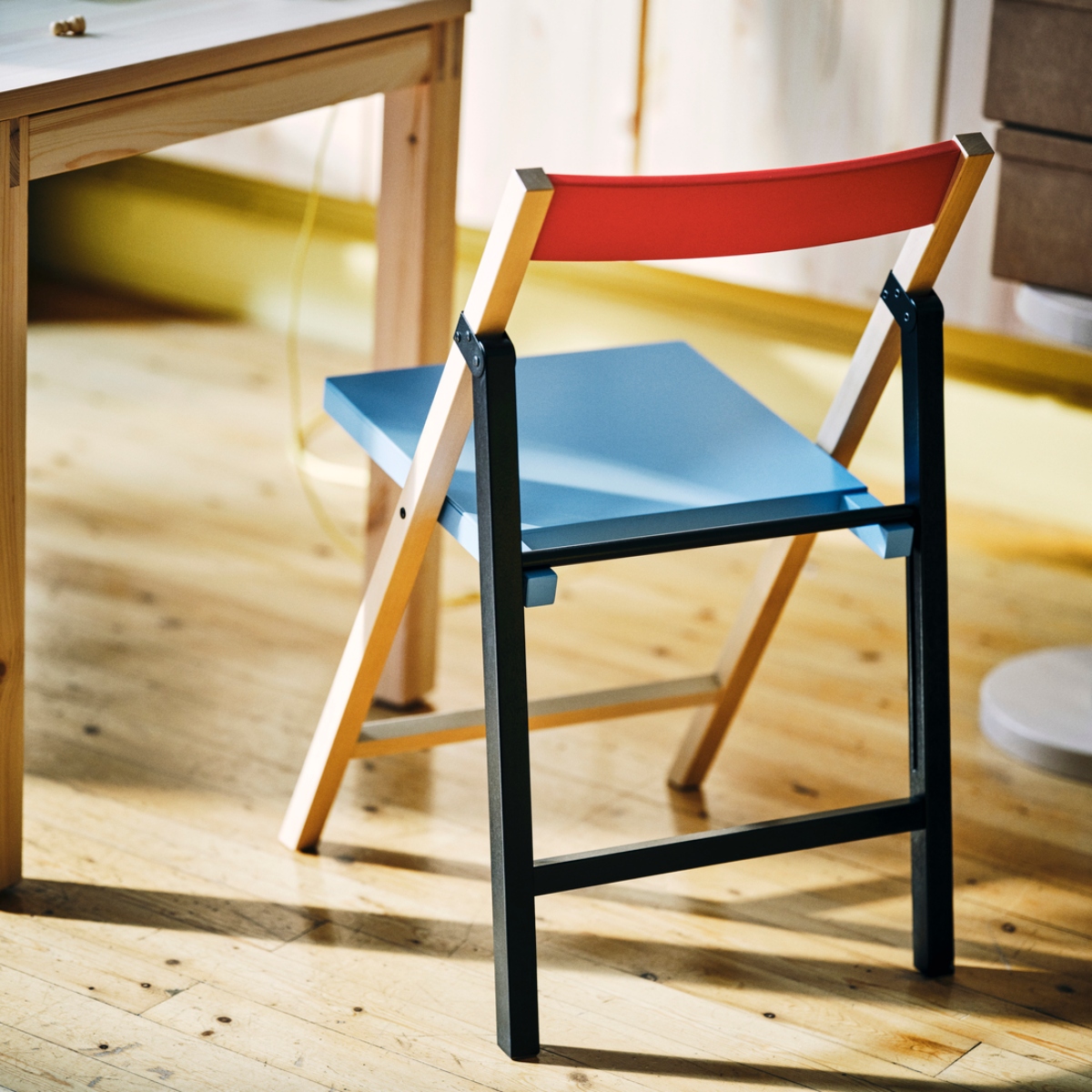 IKEA PS 2026 折疊椅／1,499元（圖片提供：IKEA） 