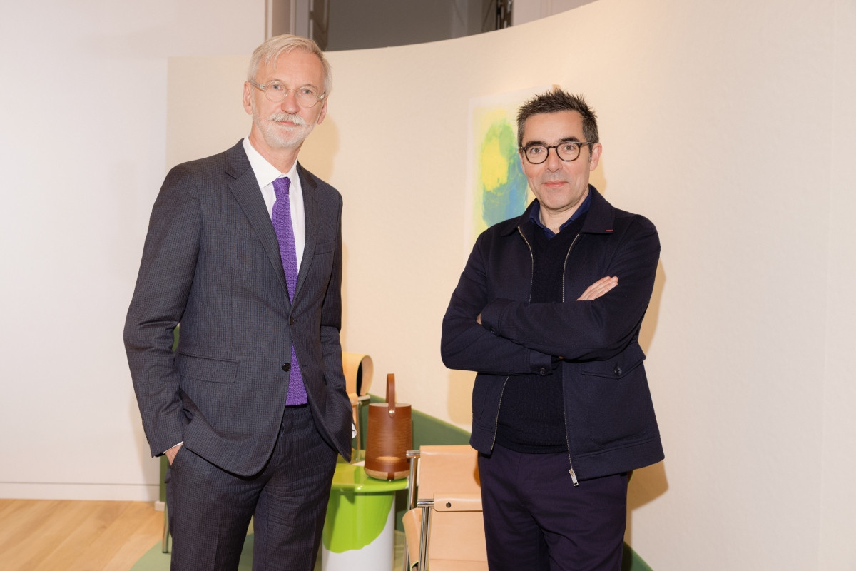 Patrick Jouin、Longchamp執行長Jean Cassegrain（左）與展出作品合影。（圖片提供：Longchamp）