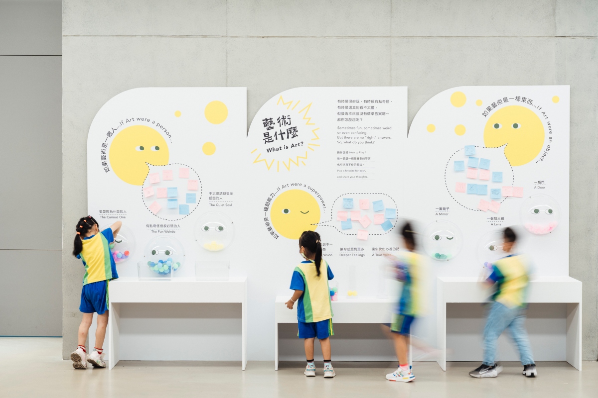 「發生什麼事？」展場一隅。（圖片提供：新北市美術館，攝影：透島影業）