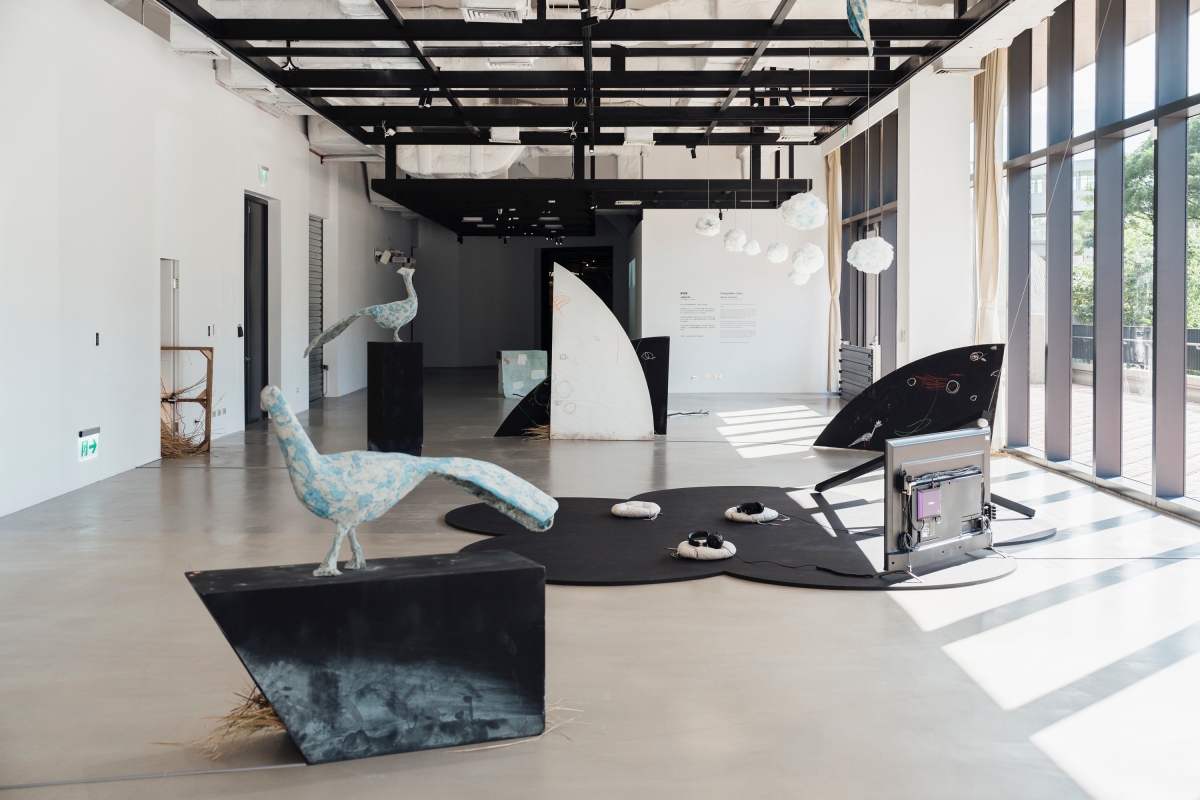 蔡咅璟 ，〈珍鳥園計畫〉，2021-2026。（圖片提供：新北市美術館，攝影：透島影業）