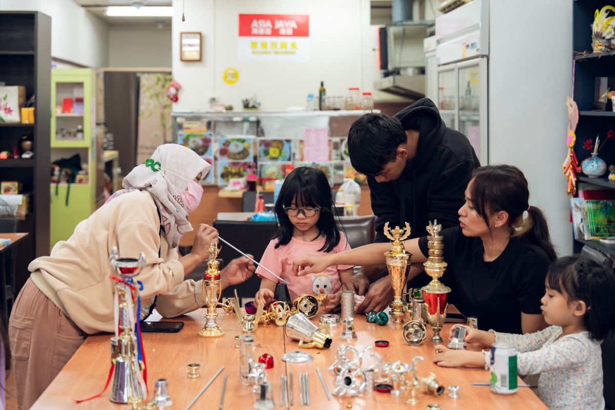 傅琬婷,「閃亮亮的自己」展前工作坊與Asia Jaya東南亞餐廳合作。（圖片提供：新北市美術館，攝影：眼福映像工作室）