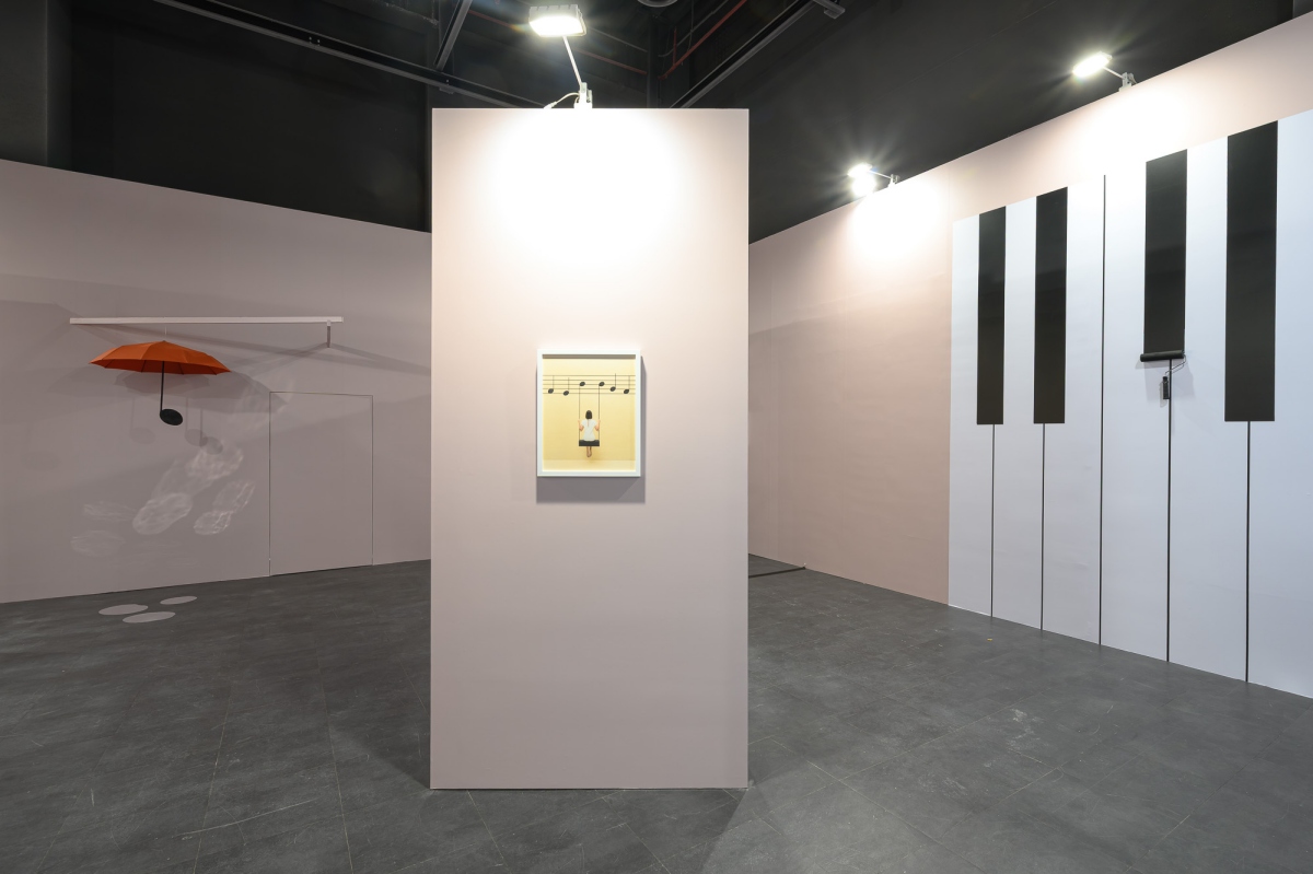 展場空間《大師，請奏樂！》以充滿巧思的場景設計，將抽象的音樂化為具體畫面。（圖片提供：古北町藝文有限公司 GUBEIDING.）