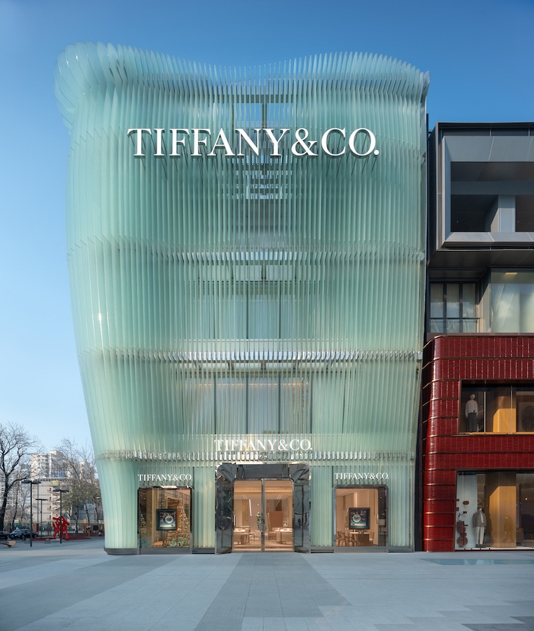MVRDV設計Tiffany & Co.北京旗艦店建築！經典Bone Cuff手鐲線條化為半透明玻璃帷幕