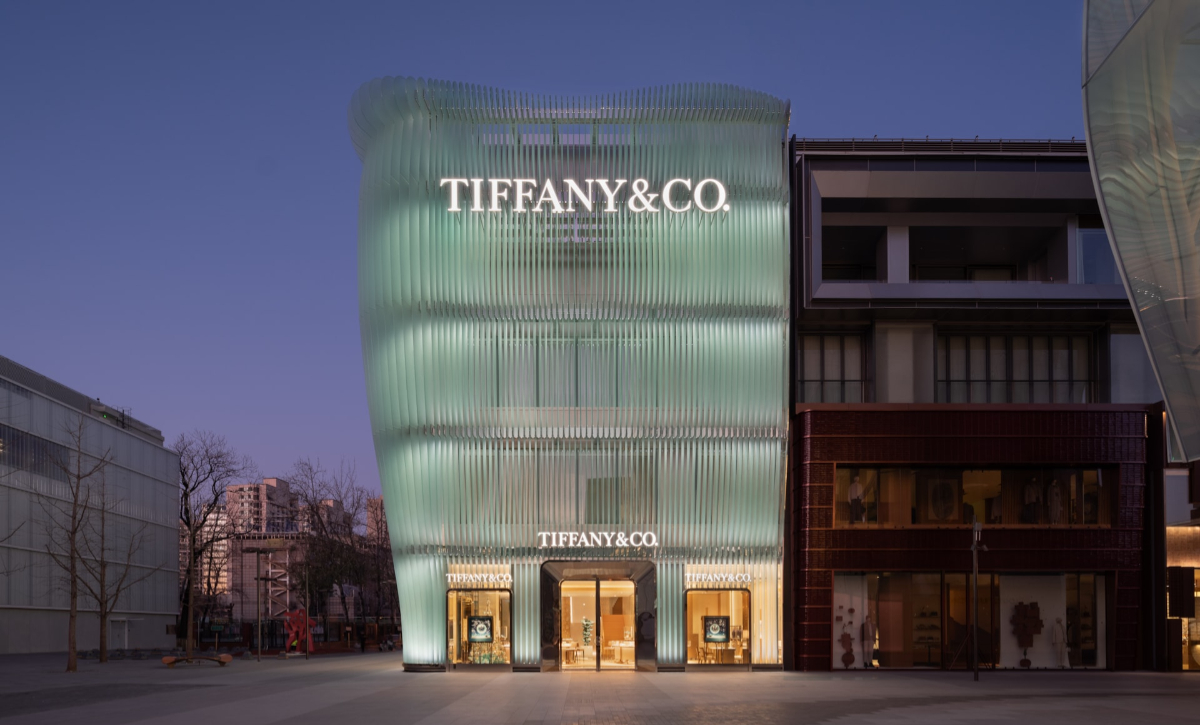 MVRDV設計Tiffany & Co.北京旗艦店建築！經典Bone Cuff手鐲線條化為半透明玻璃帷幕