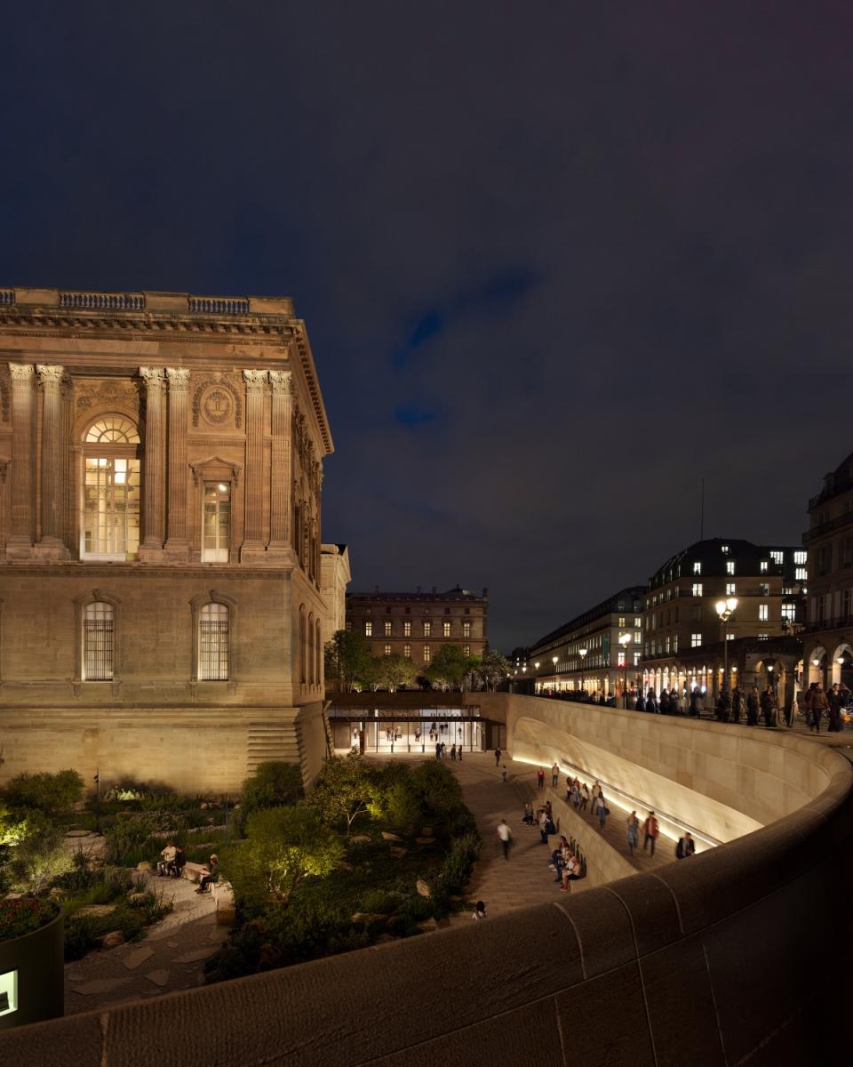 羅浮宮新文藝復興計畫，從廣場望向新入口示意圖 © STUDIOS Architecture Paris 和 Selldorf Architects © Vincent Atelier