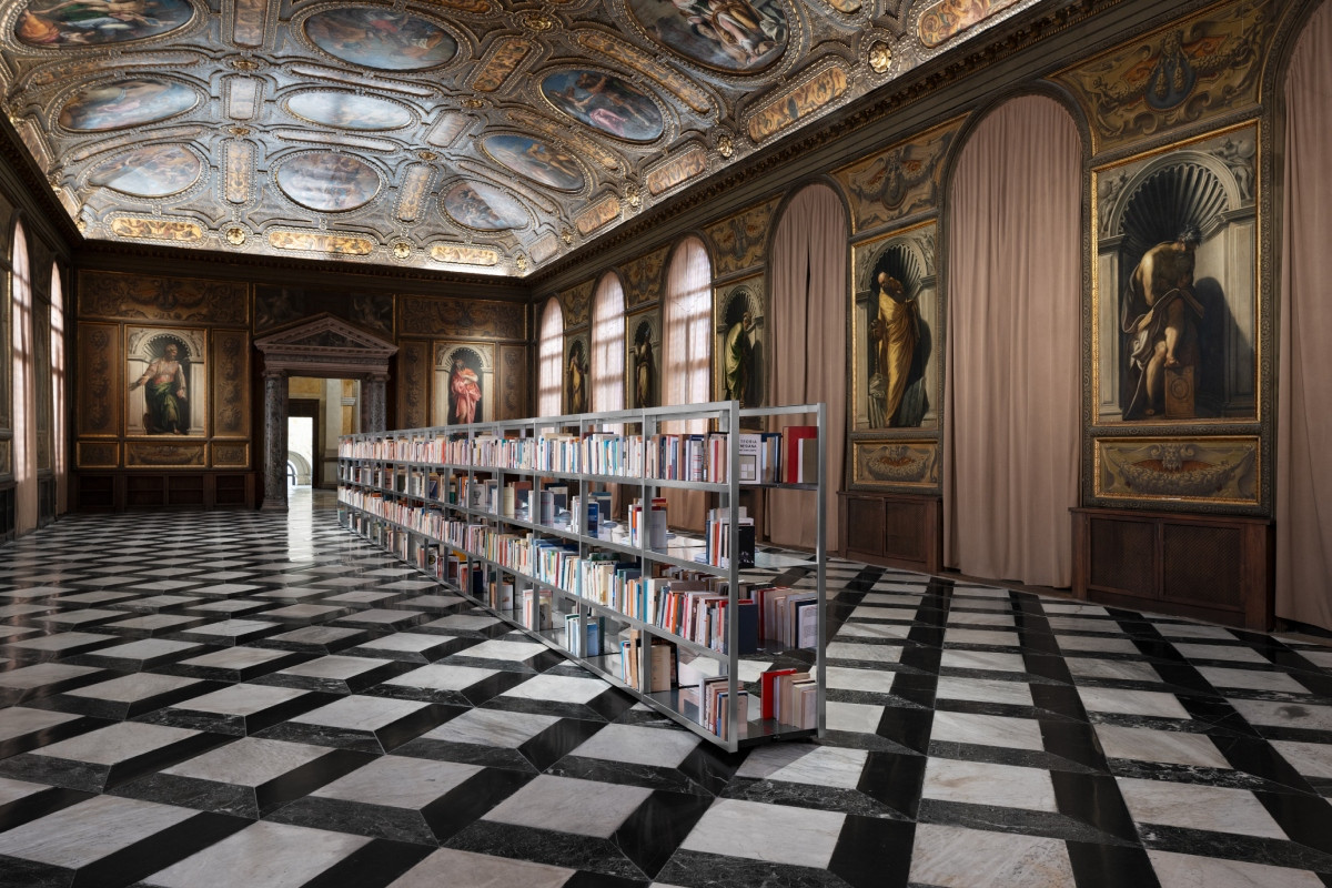 裝置《Momentary Monument – The Library》。（圖片提供：Bvlgari）