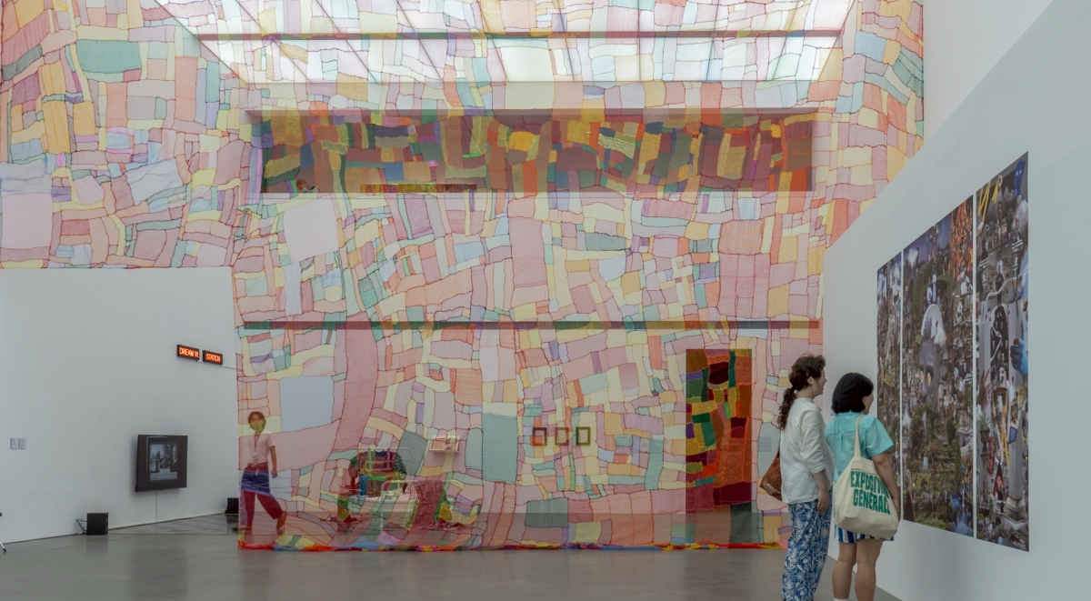從辦桌文化到藝術交流：高美館《漂流宴》集結26位藝術家作品，回應全球化下的遷徙、離散與人文關懷