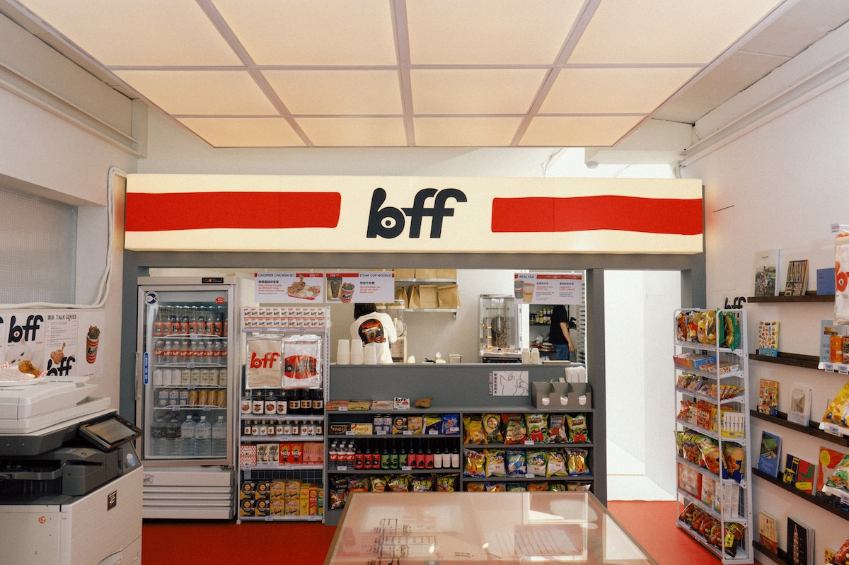風靡倫敦的BAO回台快閃！到「BFF便利商店」吃炸雞牛肉麵、喝台灣味茶酒