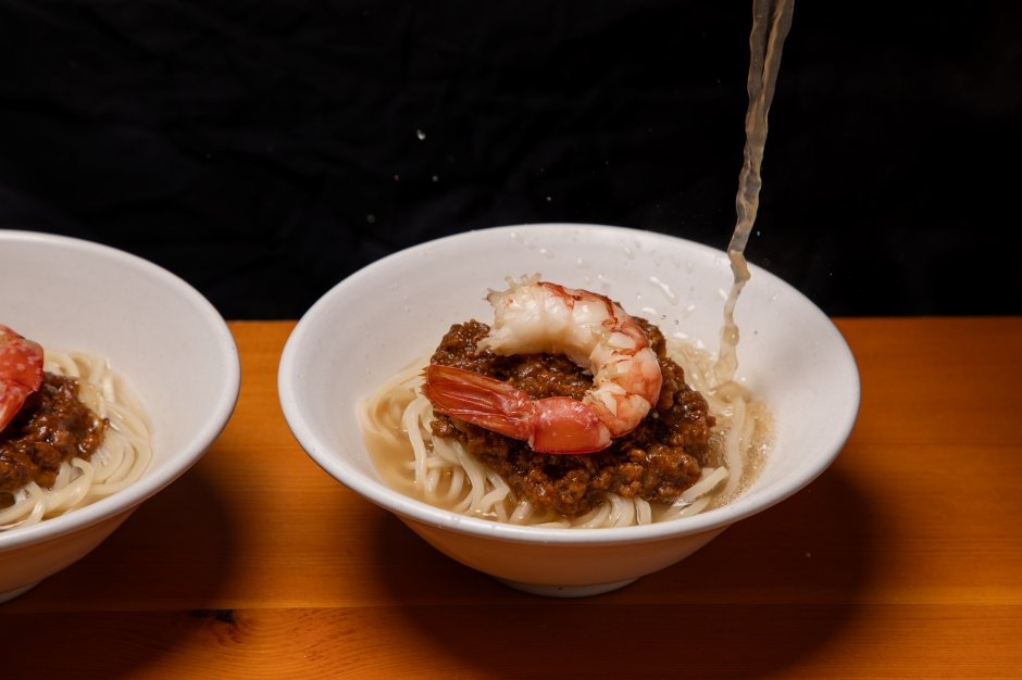風靡倫敦的BAO回台快閃！到「BFF便利商店」吃炸雞牛肉麵、喝台灣味茶酒